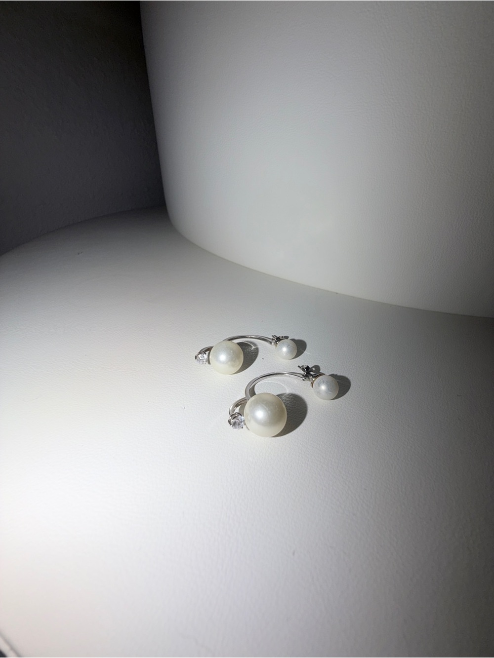 Elegant Pearl Drop Earrings - White Pearls solid silver and zirconia